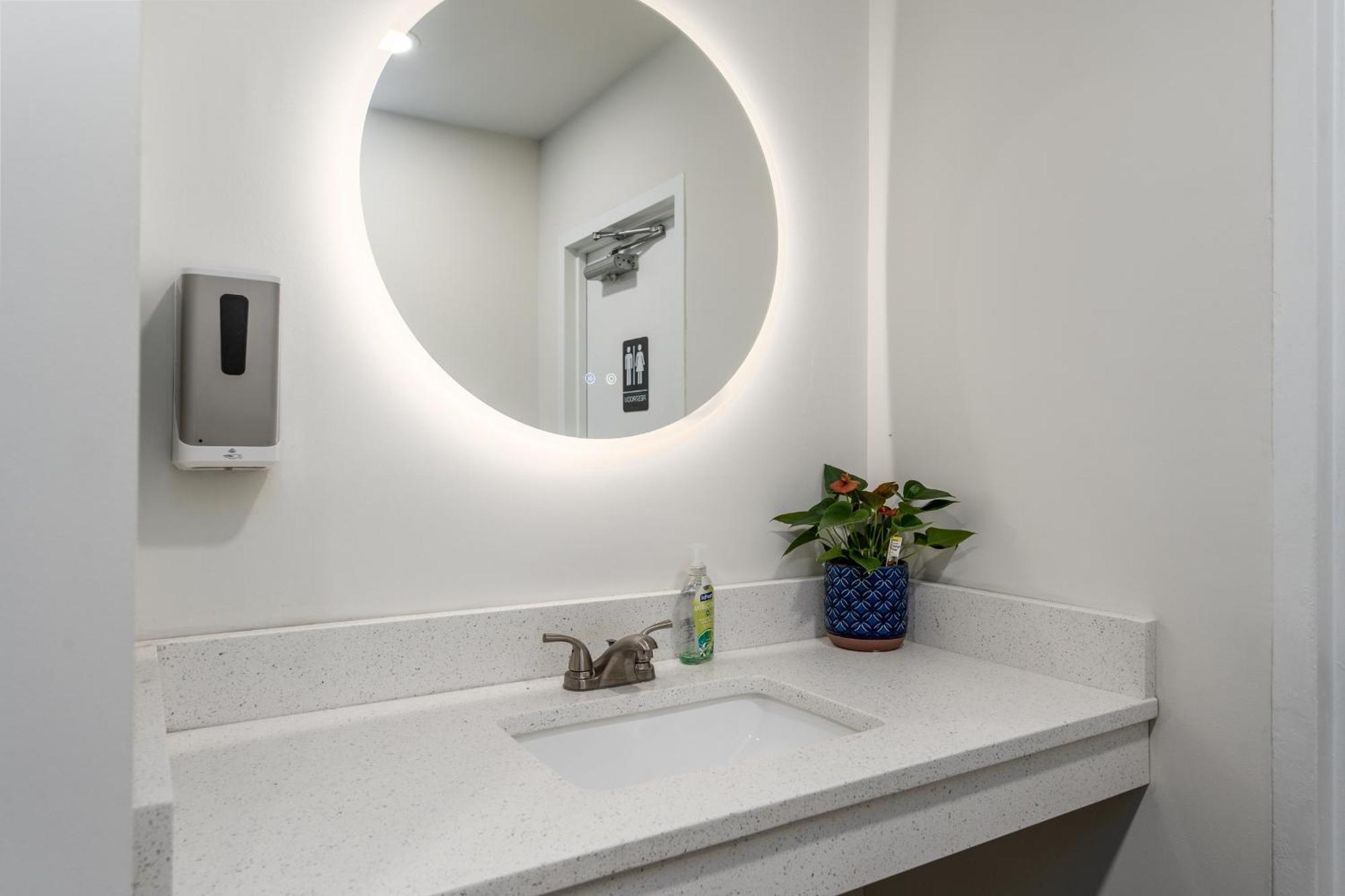 Crewe Boutique Inn Экстерьер фото